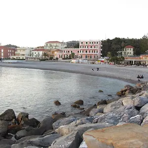 https://la-casa-della-zia-bordighera.hotelitalianriviera.com